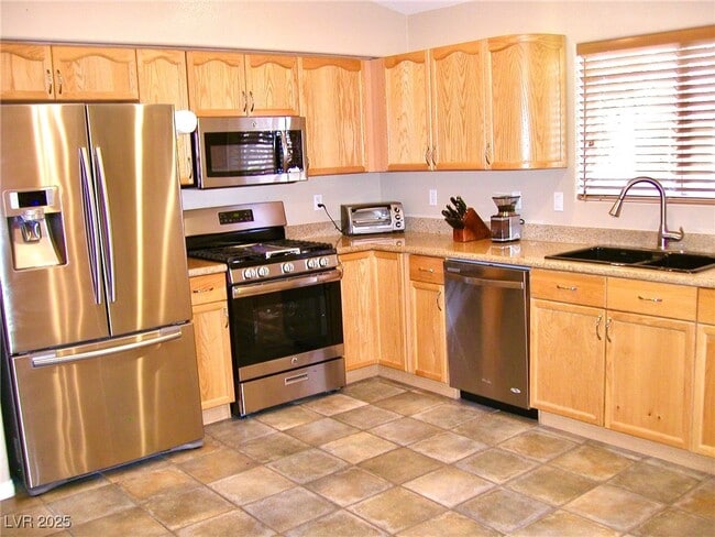 Building Photo - 212 Horizon Peak Dr