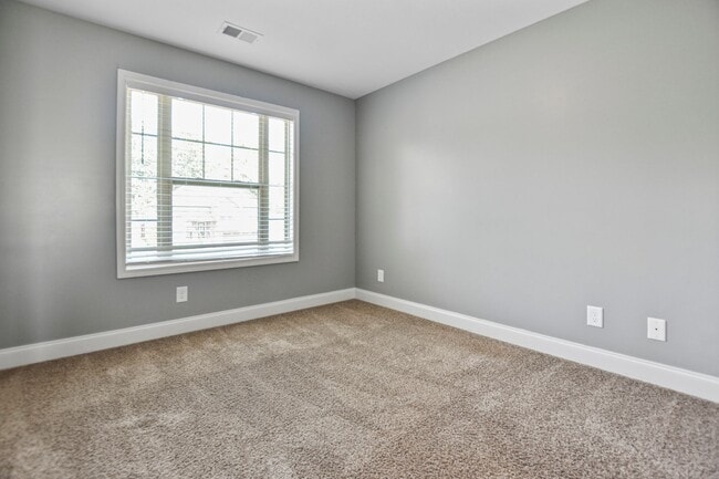 Building Photo - Pet Friendly Four Bedroom!