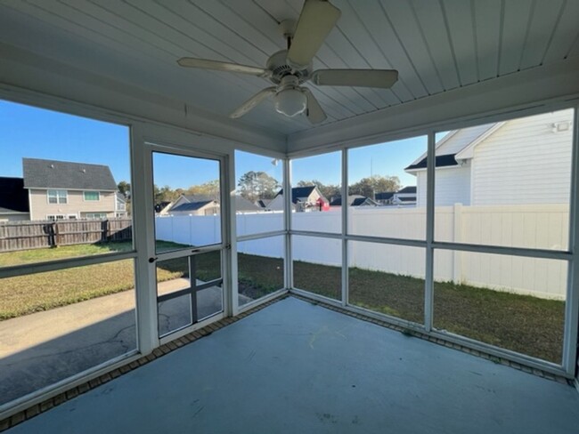 Building Photo - Beautiful 3 Bed Ranch with Fenced Backyard