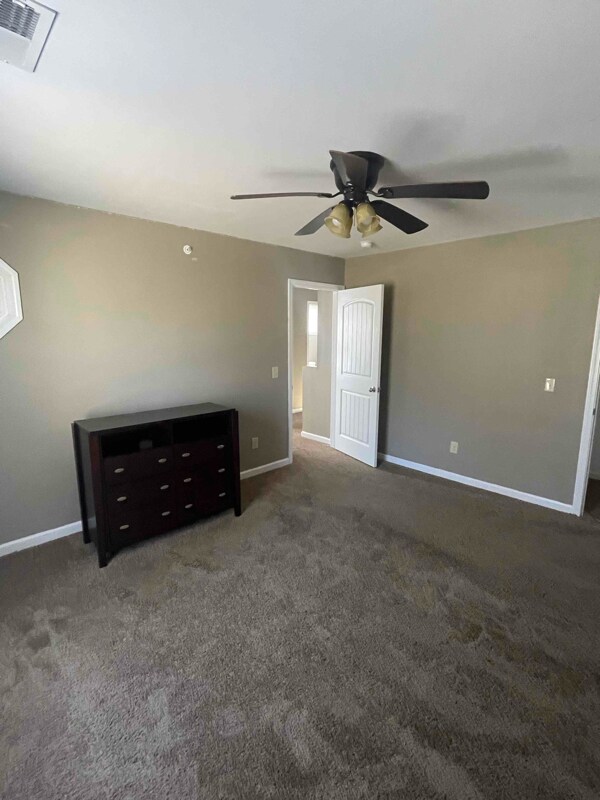 Building Photo - 206 Maple Dr