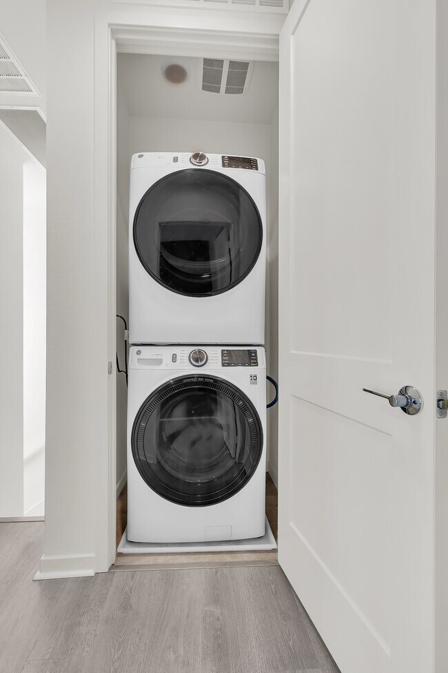 Building Photo - 131 Fable