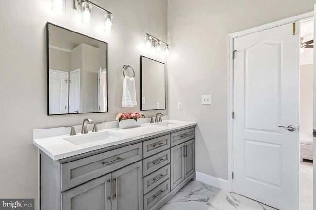 Building Photo - 19925 Interlachen Cir