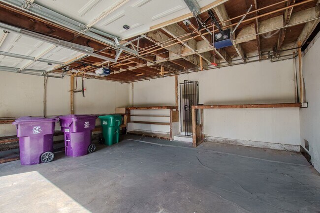 Building Photo - 2617-2619 E 17th St