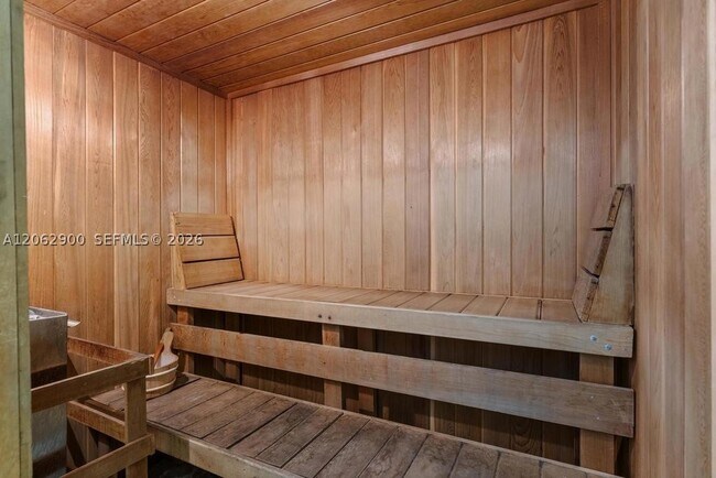 Building Photo - 616 Clearwater Park Rd