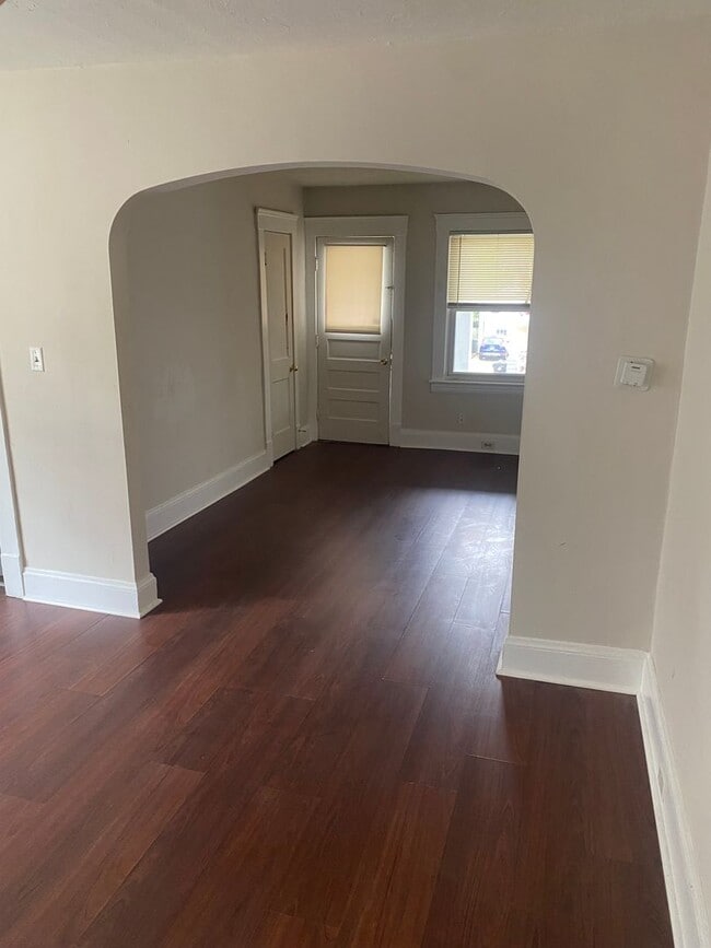 Building Photo - 2406 Searsdale Ave