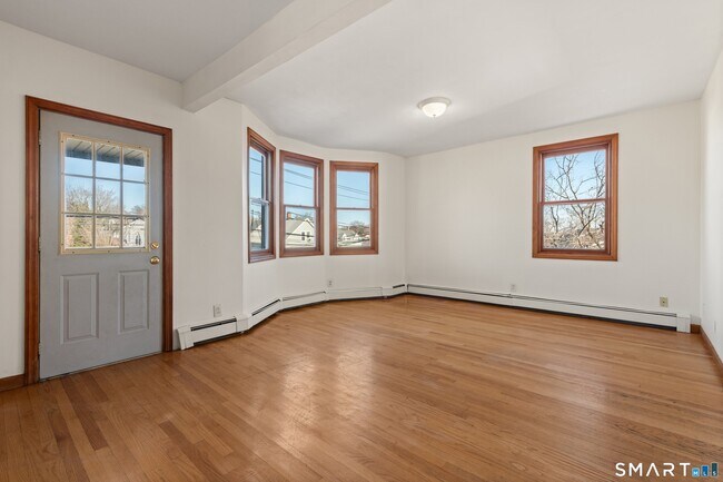 Building Photo - 275 Jennings Rd