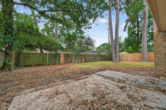 Building Photo - 23919 Farm Hill Dr