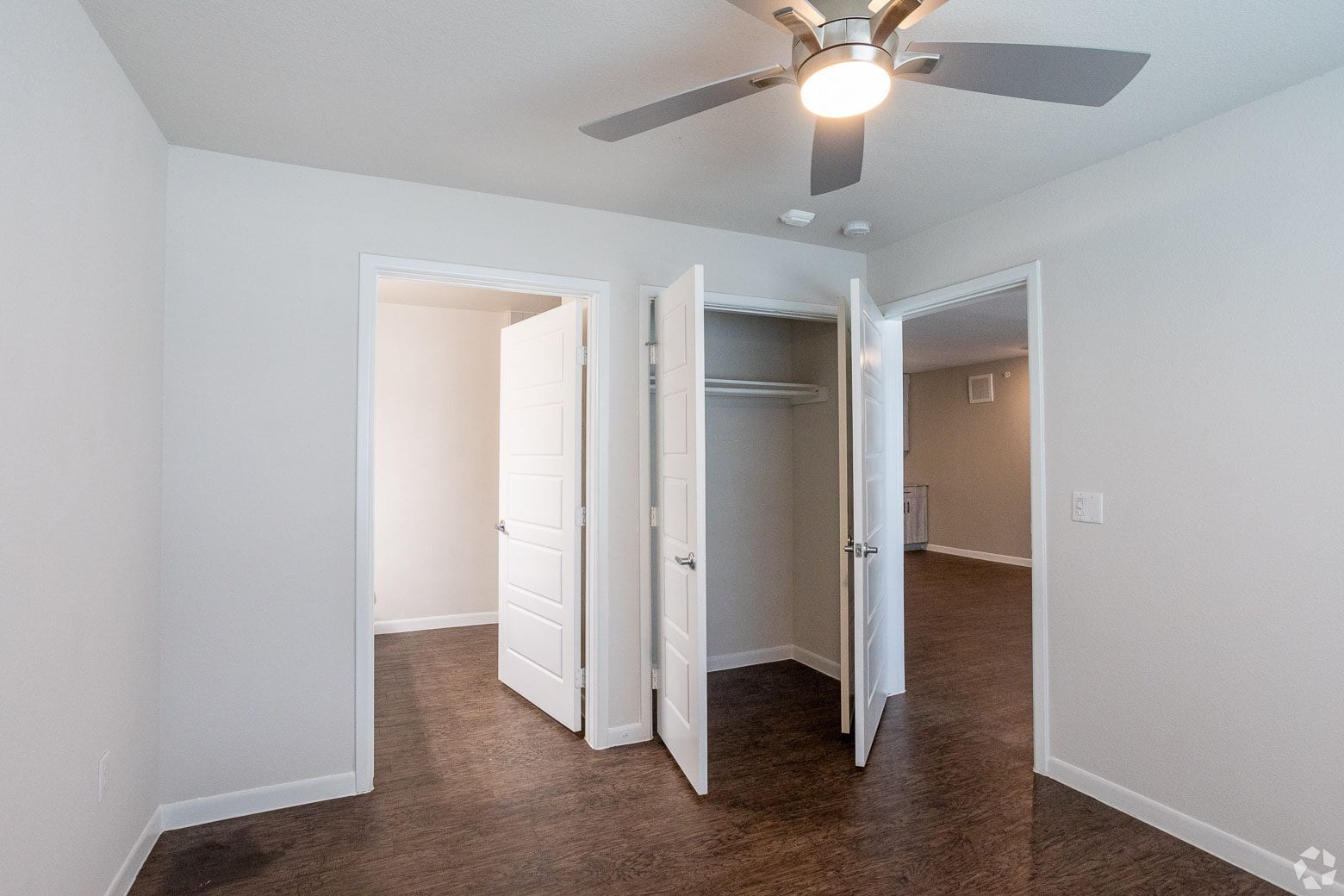 Building Photo - 3300 Oak Creek Dr