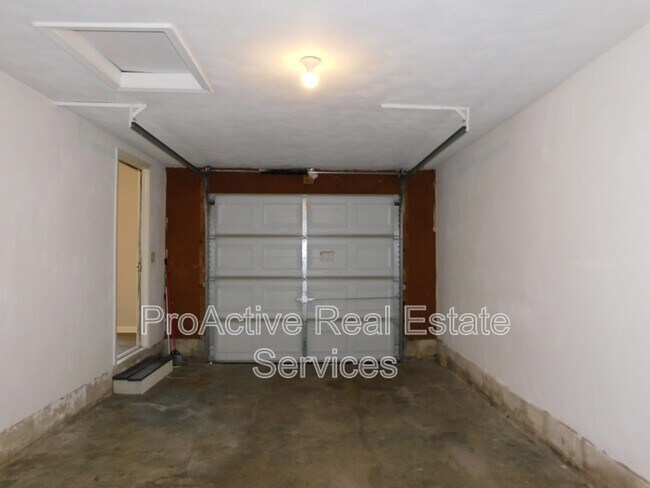 Building Photo - 1433 Drumheller Dr