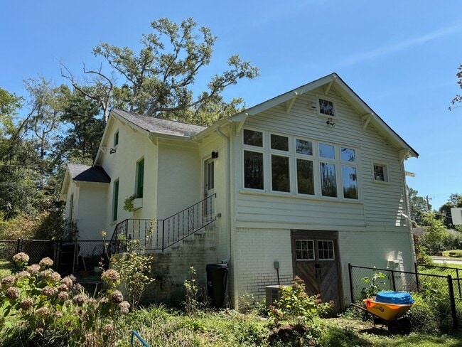 Building Photo - 211 Keese St