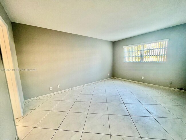 Building Photo - 501 Blue Heron Dr