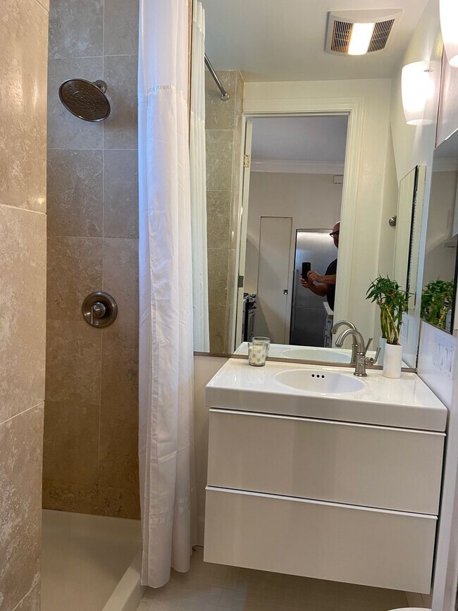 Building Photo - 1412 Hayes St