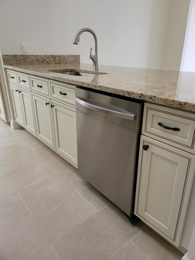 Building Photo - 11000 Ladera Ln