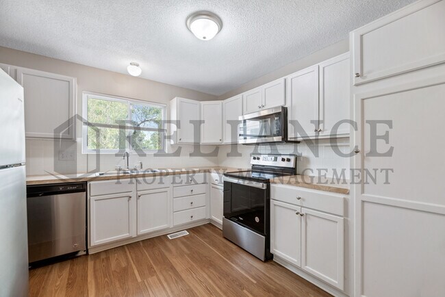 Building Photo - 2928 N Holyoke St