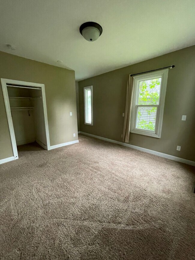 Building Photo - 503 Putnam St