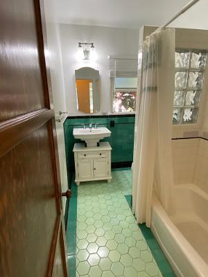 Bathroom - 4153 Duquesne Ave