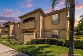 Building Photo - Move-In Ready Condo with Premium Community Amenities