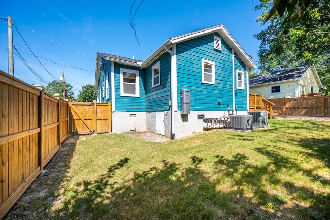 Building Photo - 211 Hargrove St