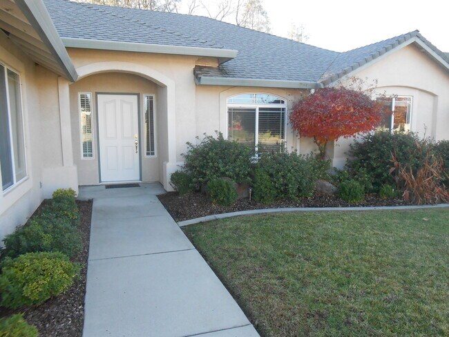 Building Photo - SCENIC BACKYARD WITH  CLEAR CREEK ACCESS I...