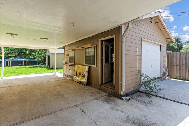 Building Photo - 10906 Keese Dr