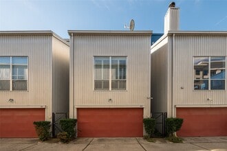 Building Photo - 807 Robin St