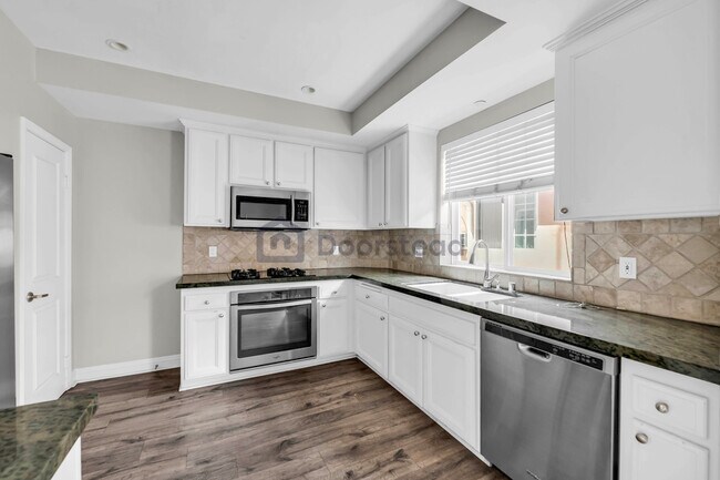 Primary Photo - 1838 Corinth Ave