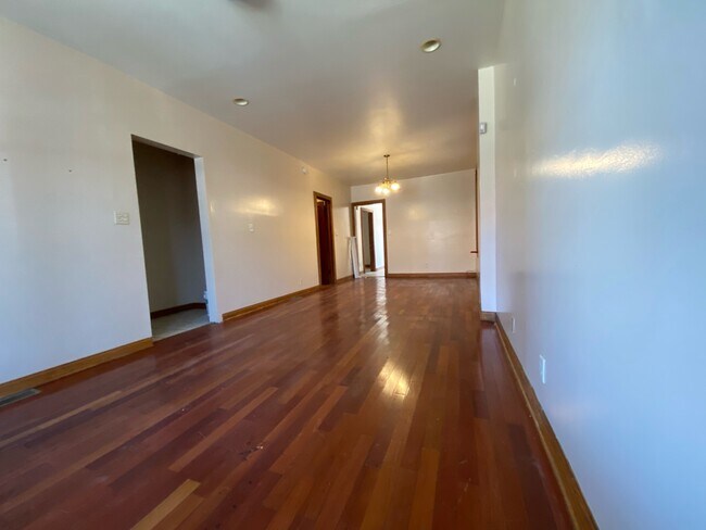 Building Photo - 5619 S Wood St