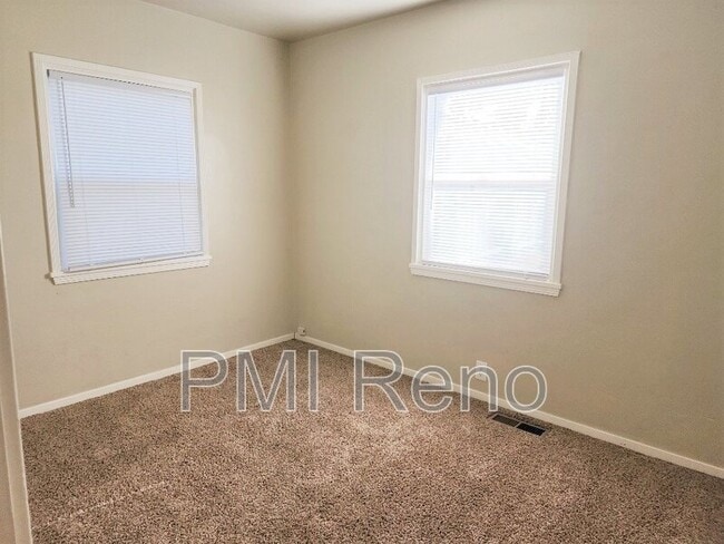 Building Photo - 321 Fodrin Wy