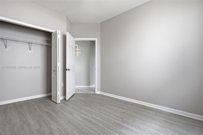 Building Photo - 575 SE 29th Dr