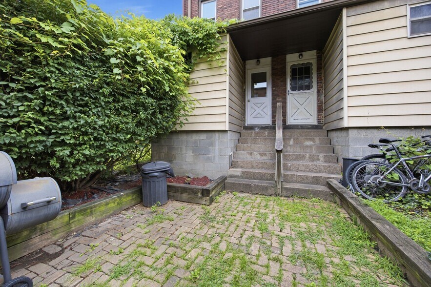 Building Photo - 234 Pattison St
