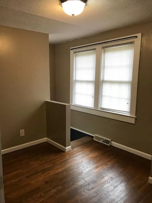 Building Photo - 597 Emma Rd