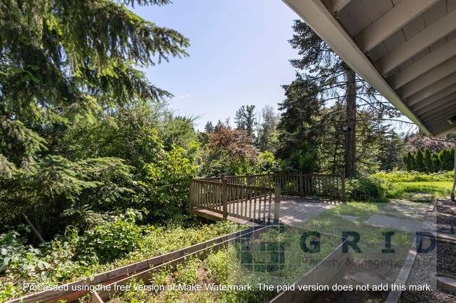 Building Photo - Charming 2 Bedroom Bungalow Available in N...