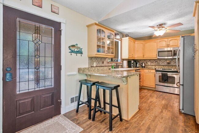 Building Photo - 7221 Flowery Branch Rd