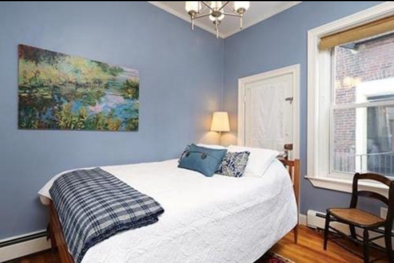 Building Photo - 127 Pinckney St