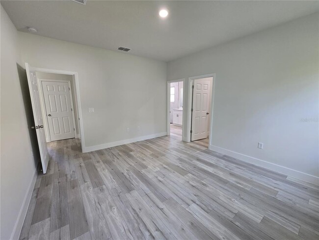 Building Photo - 1564 W Cary Dr
