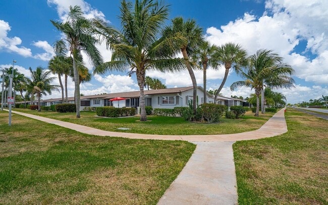 Building Photo - 2805 Crosley Dr W