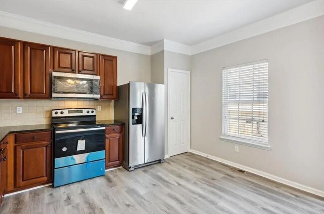 Building Photo - 2200 Landing Walk Dr