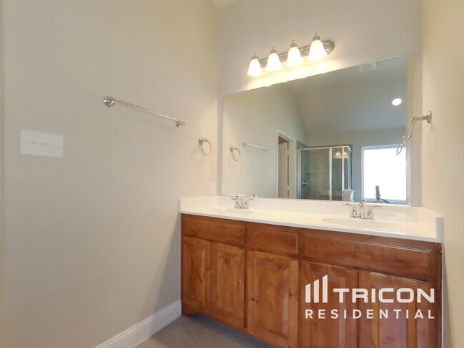 Building Photo - 3600 Meadowtrail Ln