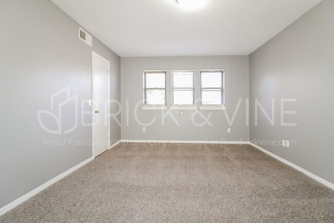 Building Photo - 524 Canyon Rd