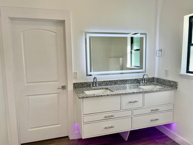 Building Photo - 11511 Mockingbird Hill