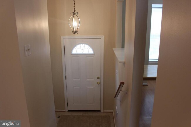 Building Photo - 611 Suffield Dr