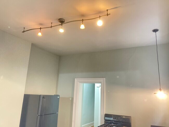 Kitchen - 623 Oak St