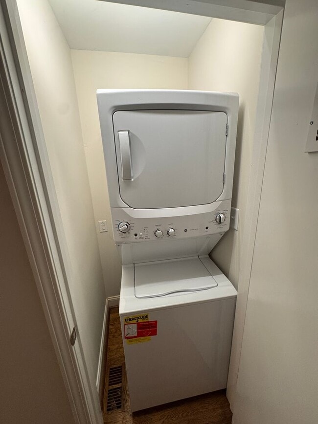 Building Photo - 908 Carolina Ave NW