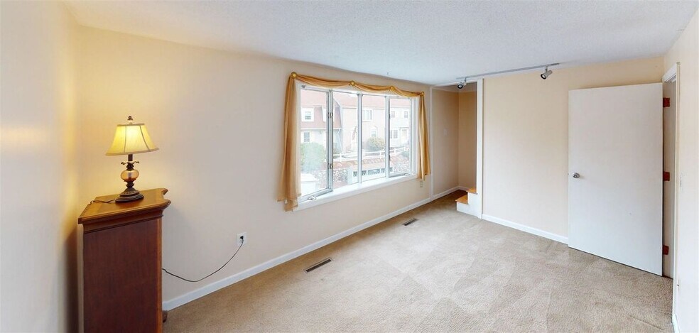 Building Photo - 32 Sentry Way
