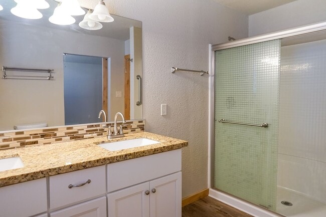 Building Photo - Three Bedroom Home in Hayden