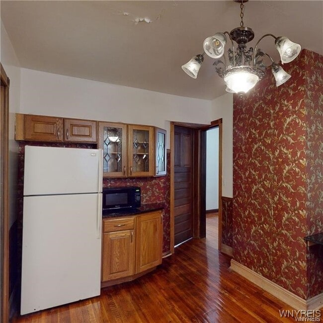 Building Photo - 558 Breckenridge St