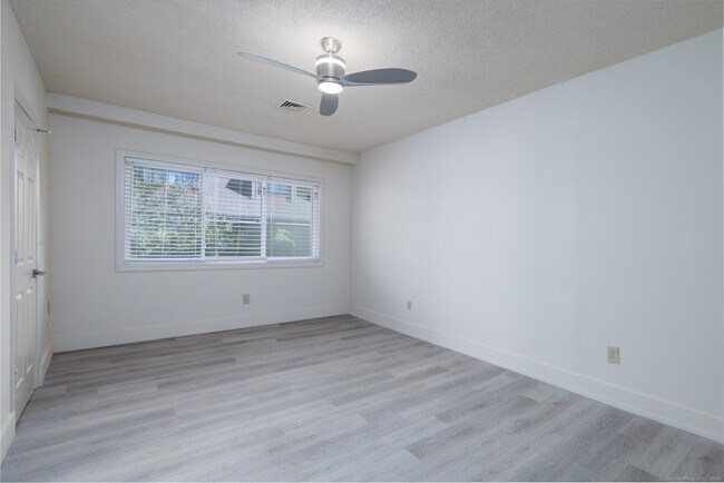 Building Photo - 206 Montoya Dr