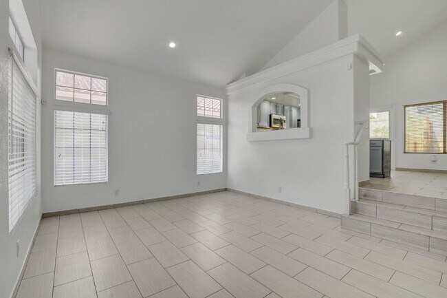 Building Photo - Recently Remodeled 3 Bedroom 2 Bathroom Town House