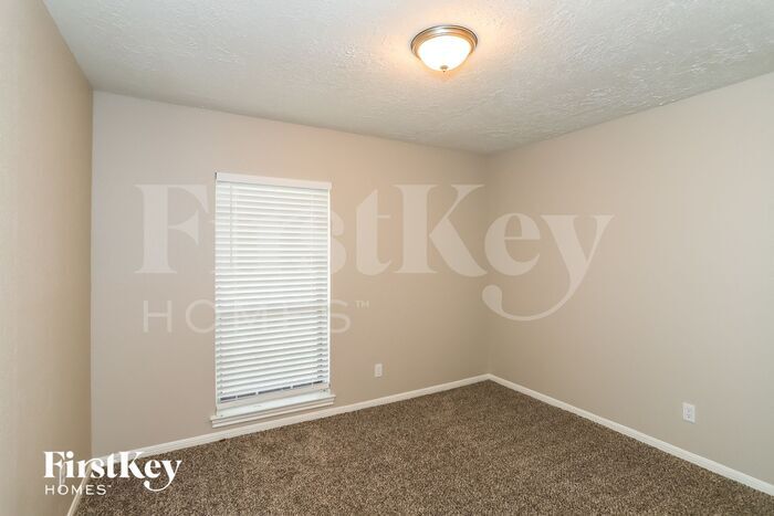 Building Photo - 15010 Chaseridge Dr