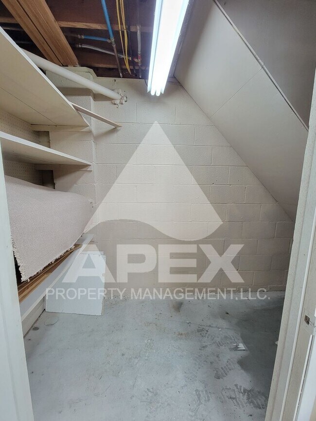 Building Photo - MOVE-IN SPECIAL, $1 RENT!! - Spacious 3-Bd...